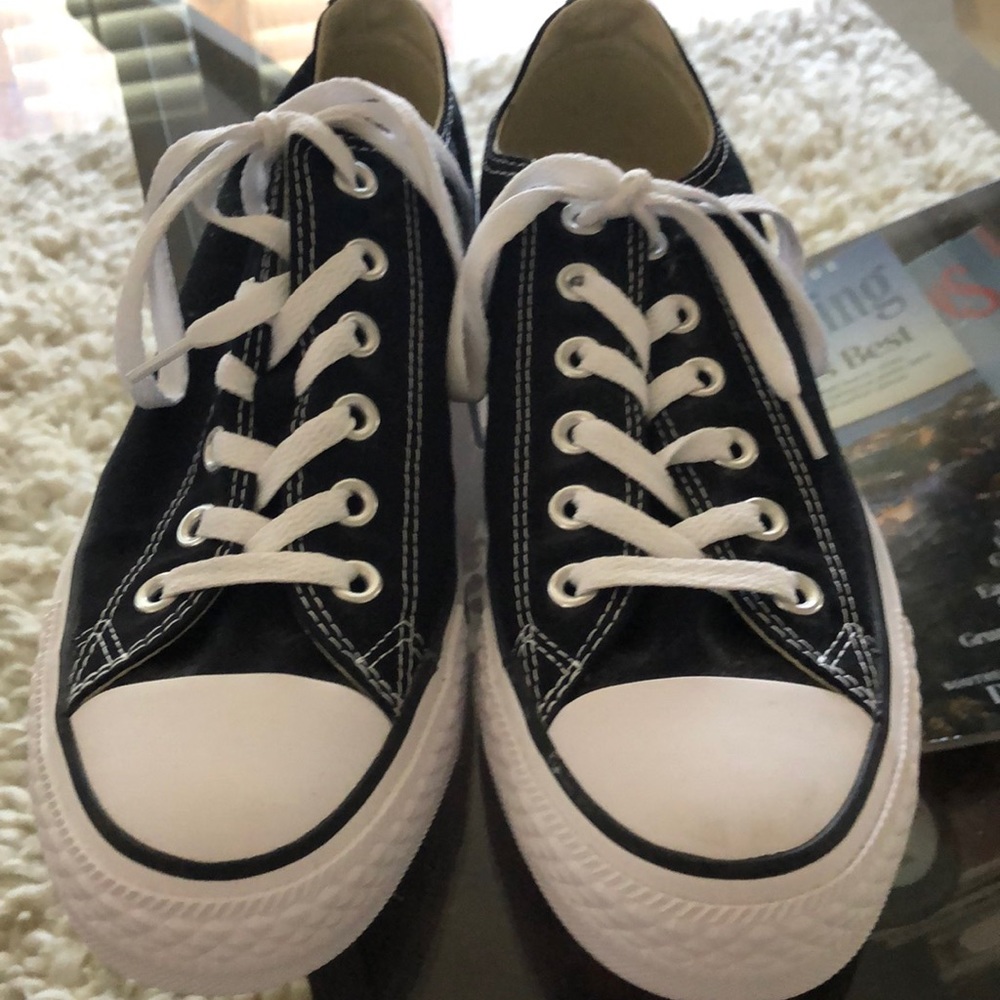 Low top black converse